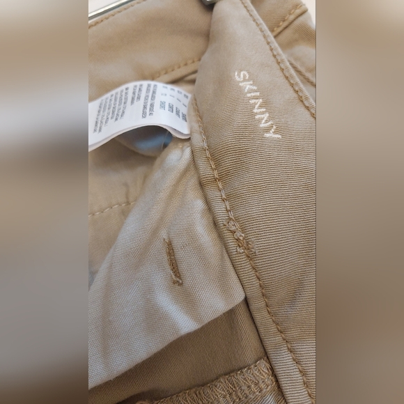 American Eagle Outfitters Super Stretch Skinny Fit Khaki Pants Size 8 Short - Picture 4 of 7